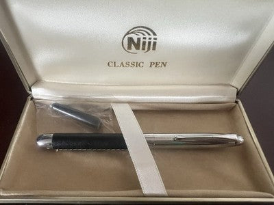 🔴 NIJI Füllfederhalter aus Chrom mit Lederapplikationen, Iridium-H-Feder und Etui