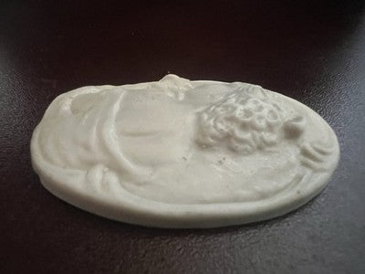 🔴 Cammeo ceramica bianca donna colomba bassorilievo 4,2 cm H 5,6 vintage