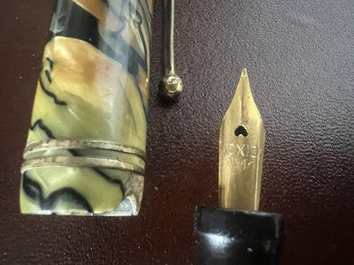 Füllfederhalter aus marmoriertem Zelluloid mit Druckmechanismus Vintage '40 