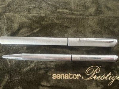 Stylo Plume und Stylo À Bille Chromés Avec Étui Et Cartouches 