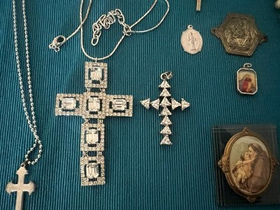 Colliers Vintage Bijoux de Fantaisie Croix Et Chapelet Ans ’70 /’ 90 N.4