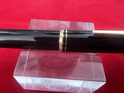 🔴 Schwarzer MONTBLANC 281 Kugelschreiber mit Goldverzierungen, Druckknopf und neuer Mine