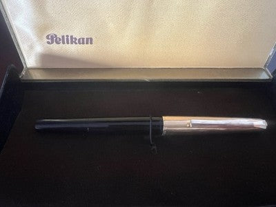 PELIKAN 30 Schwarzer Füllfederhalter, vergoldete Kappe, 14-Karat-Goldfeder F 