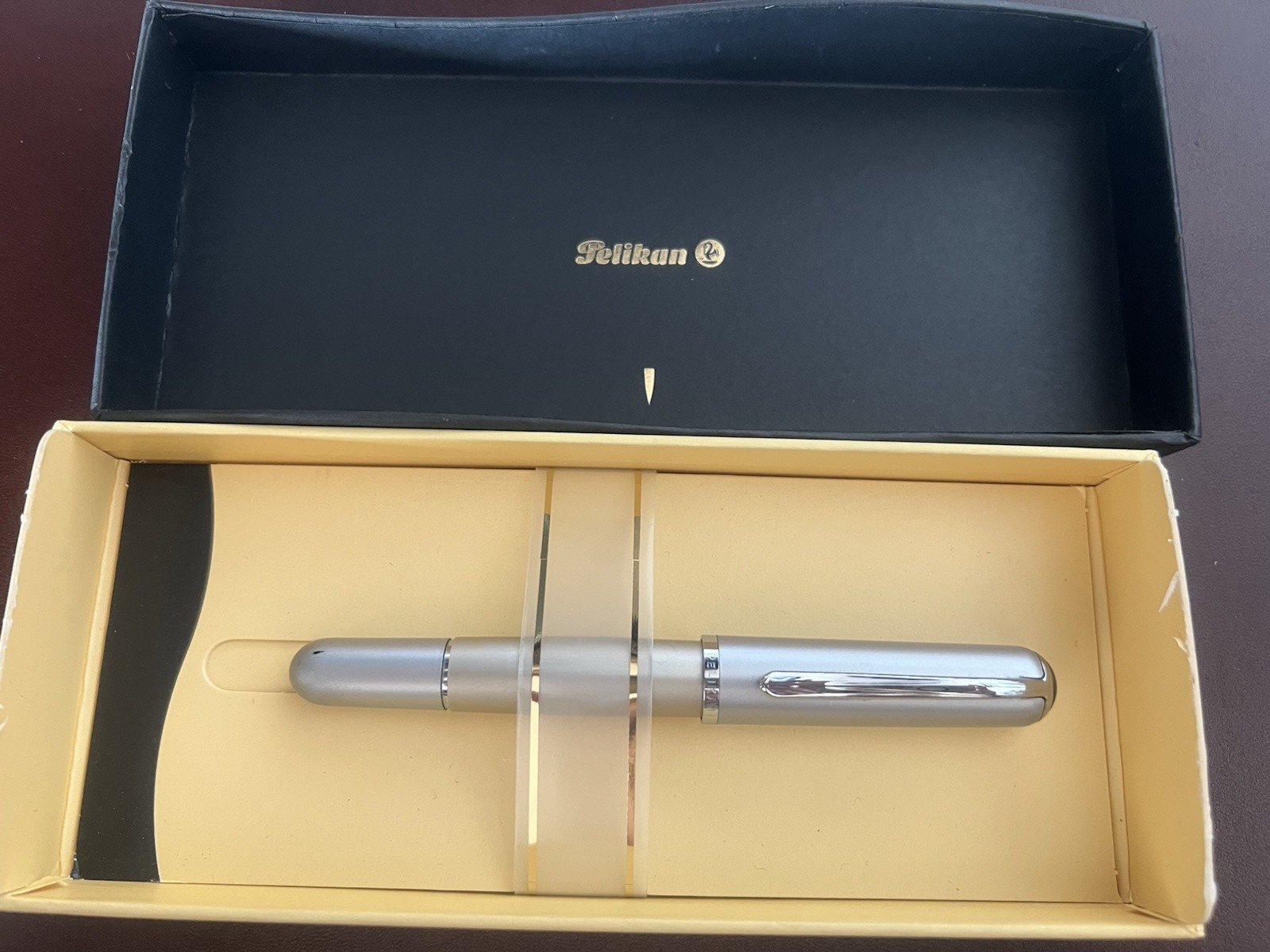 Pelikan Stylo-Plume Stylo à Plume Epoch P360 Aluminium Titane A Cartouche M