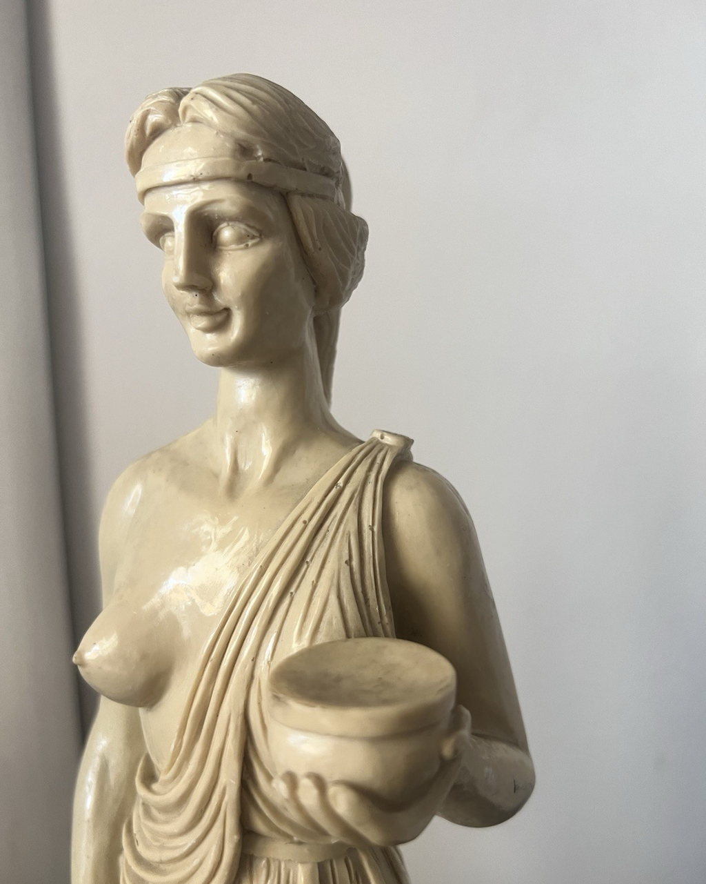 🔴 Statue der Göttin Ebe, Marmorstaub, RB, gearbeitete Draperien, Höhe 40 cm, Italien, Vintage