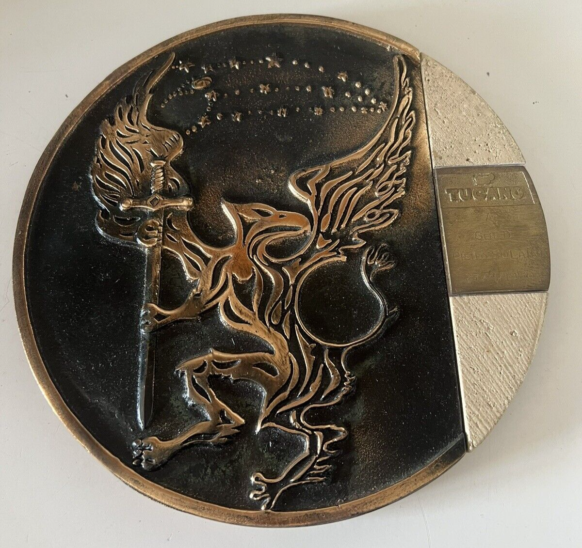 🔴 Militärwappen 28 TUCANO als Basrelief aus massivem Messing für Vintage-Wanddekoration 