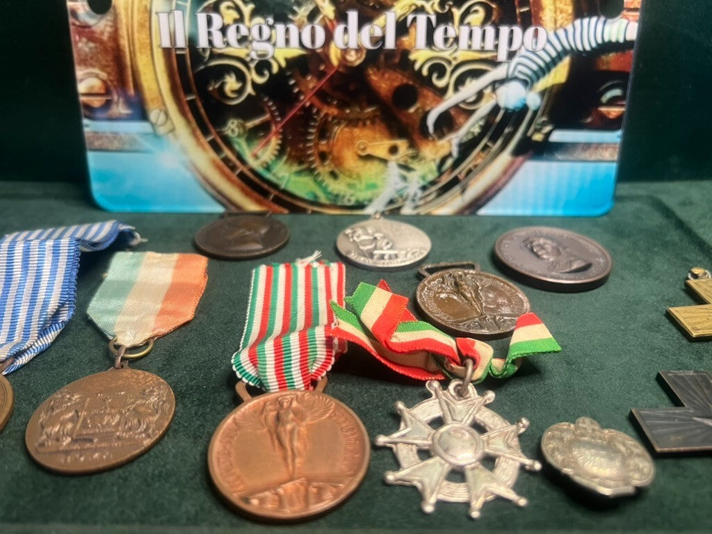 🔴 Medaglie CROCI AL MERITO e BRONZO NEMICO nastri e spille lotto unico vintage