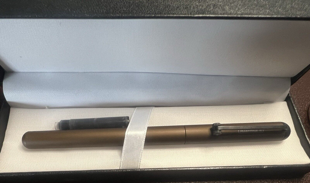 Tout L’Attirail Stylo-Plume Stylo à Plume Laque Marron à Cartouche Iridium M
