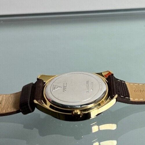 GUESS Damenuhr mit Quarzfunktion und Tiermotiv W0056L Boîte 