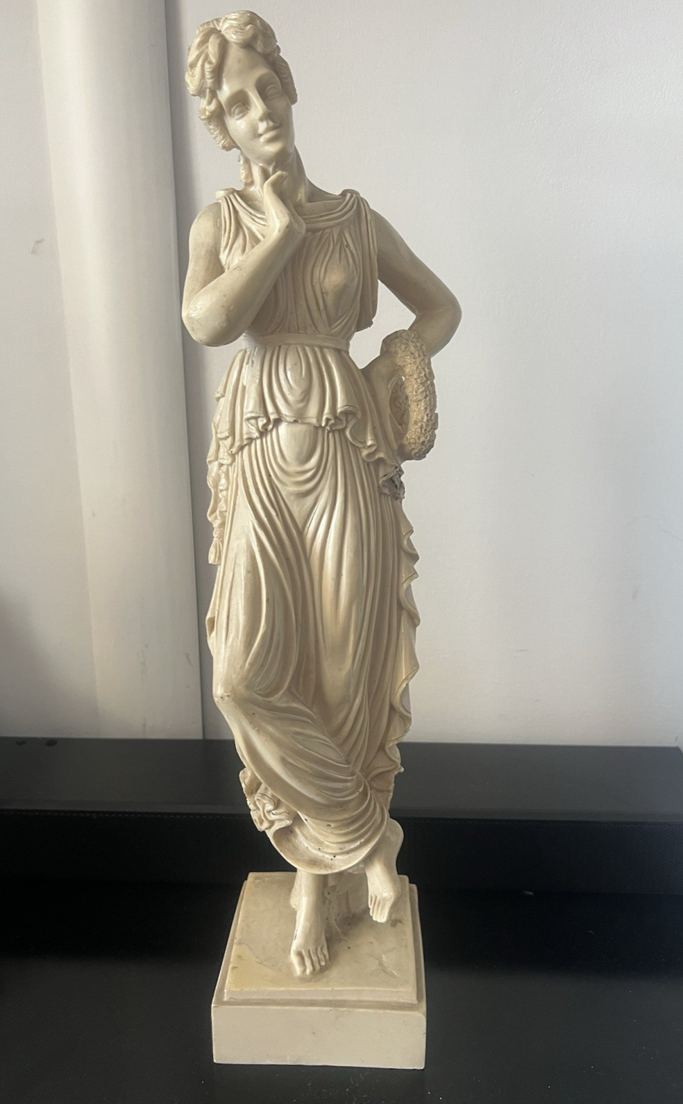 🔴 Griechische Göttinnenstatue, Marmorstaub, RB-verarbeitete Drapierungen, Höhe 44 cm, Italien, Vintage