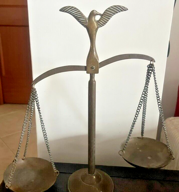 🔴 Waage mit Tabletts und Ketten, bronziertes Eisen, Vintage-Präsentationsketten, L 30 cm 