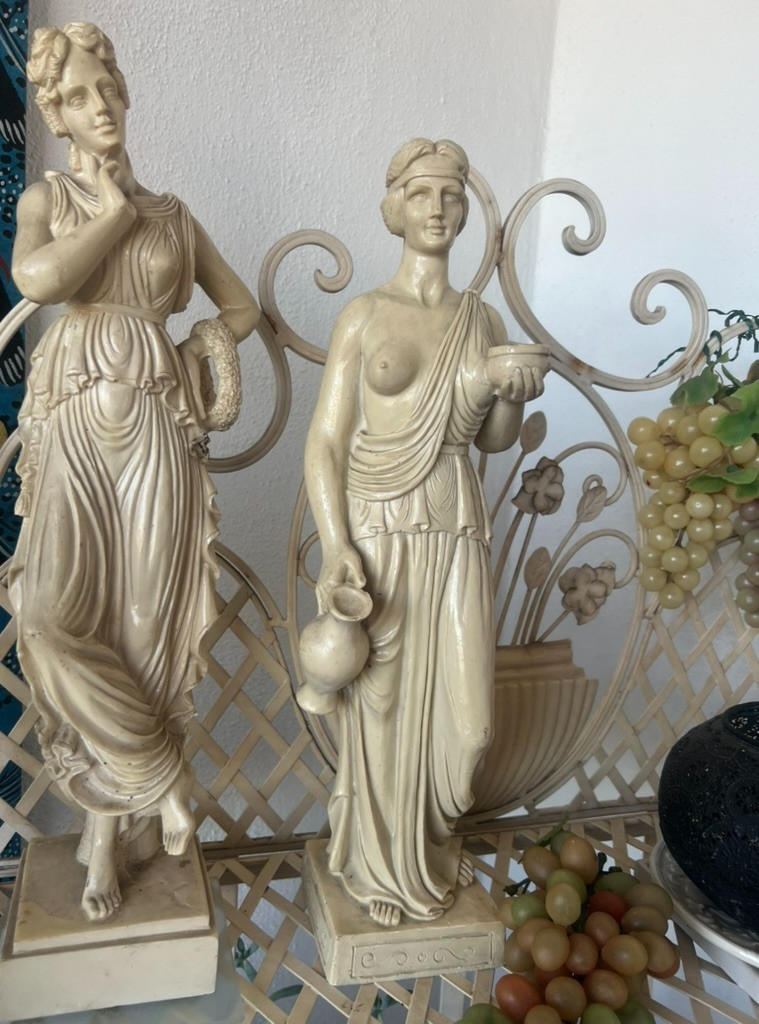 🔴 Griechische Göttinnenstatue, Marmorstaub, RB-verarbeitete Drapierungen, Höhe 44 cm, Italien, Vintage