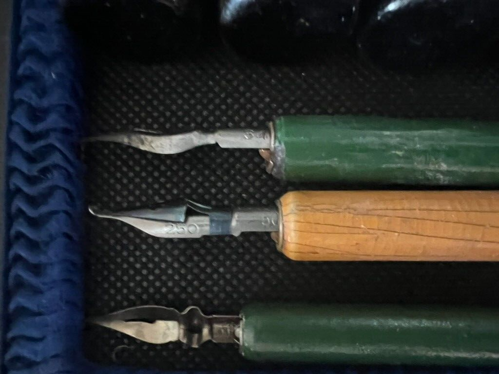 Penne Stylos-Plumes C. Avec 6 Encres Scellés Avec Gutenbreg Vintage