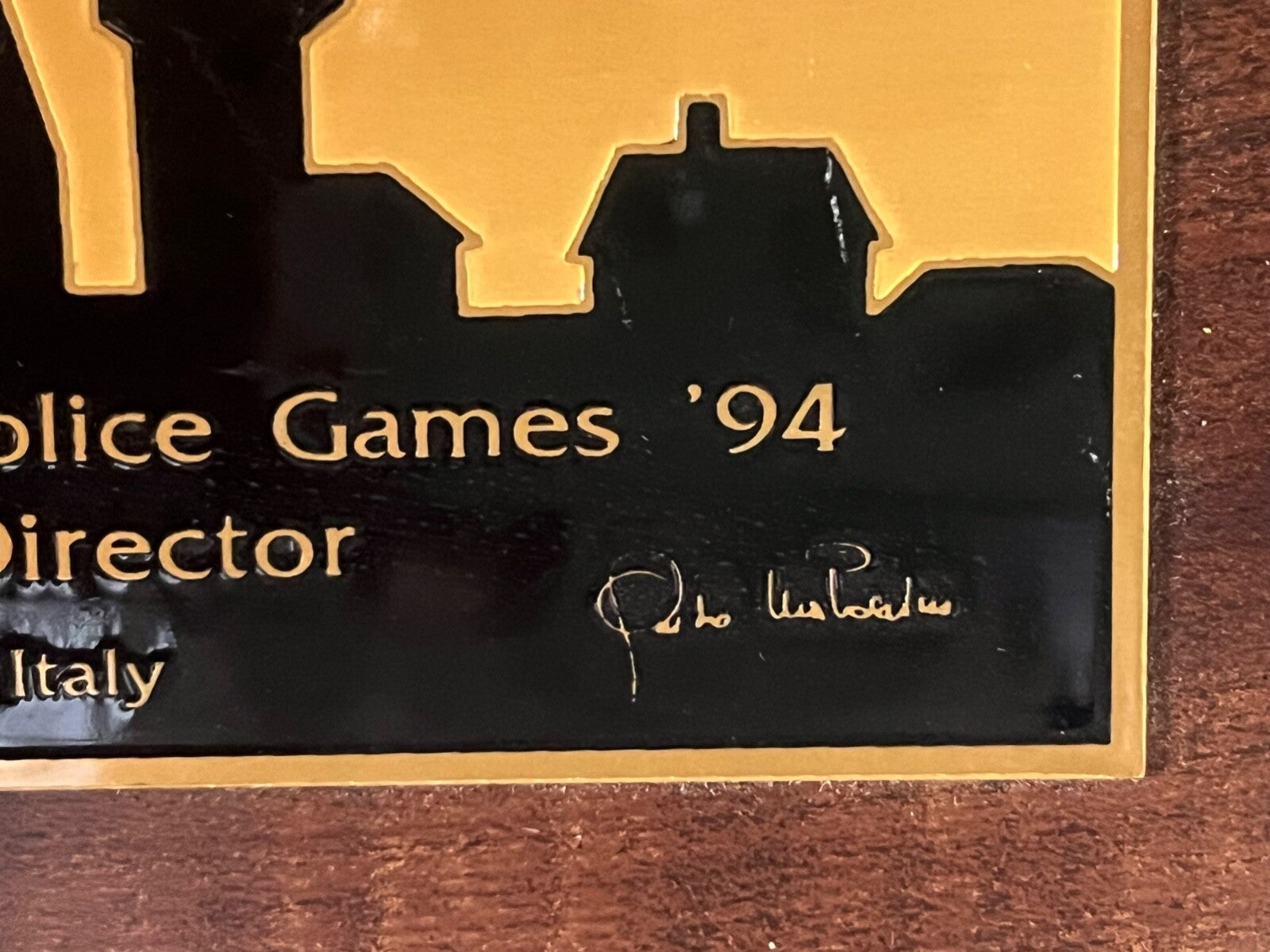 🔴 POLIZEI-WELTSPIEL 1994 Wappenplakette von Trient aus Holz und Metall und Vintage-Emaille 