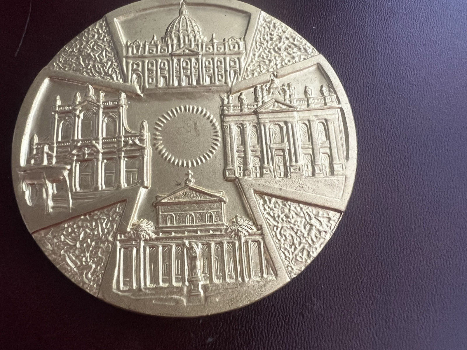 Grande Médaille Jubilé Roma Del 2000 Doré Avec Vernis Avec Trousse