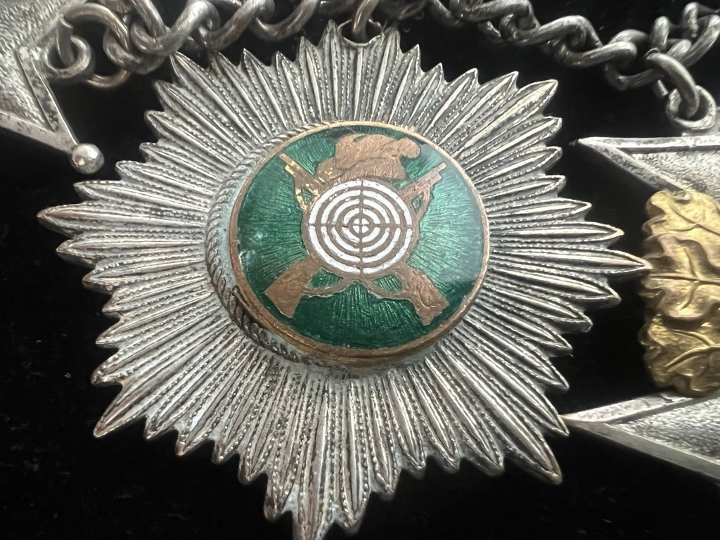 Polen Kreuz Ehrenzeichen Medaillen Metall Mit Emaille Und Broschen Uniform
