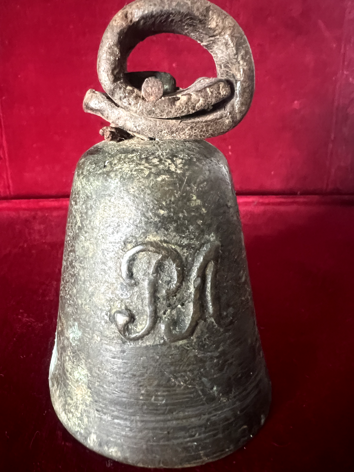 🔴 CAMPANELLO campanella campana metallo bronzo a mano da altare h 9 cm vintage