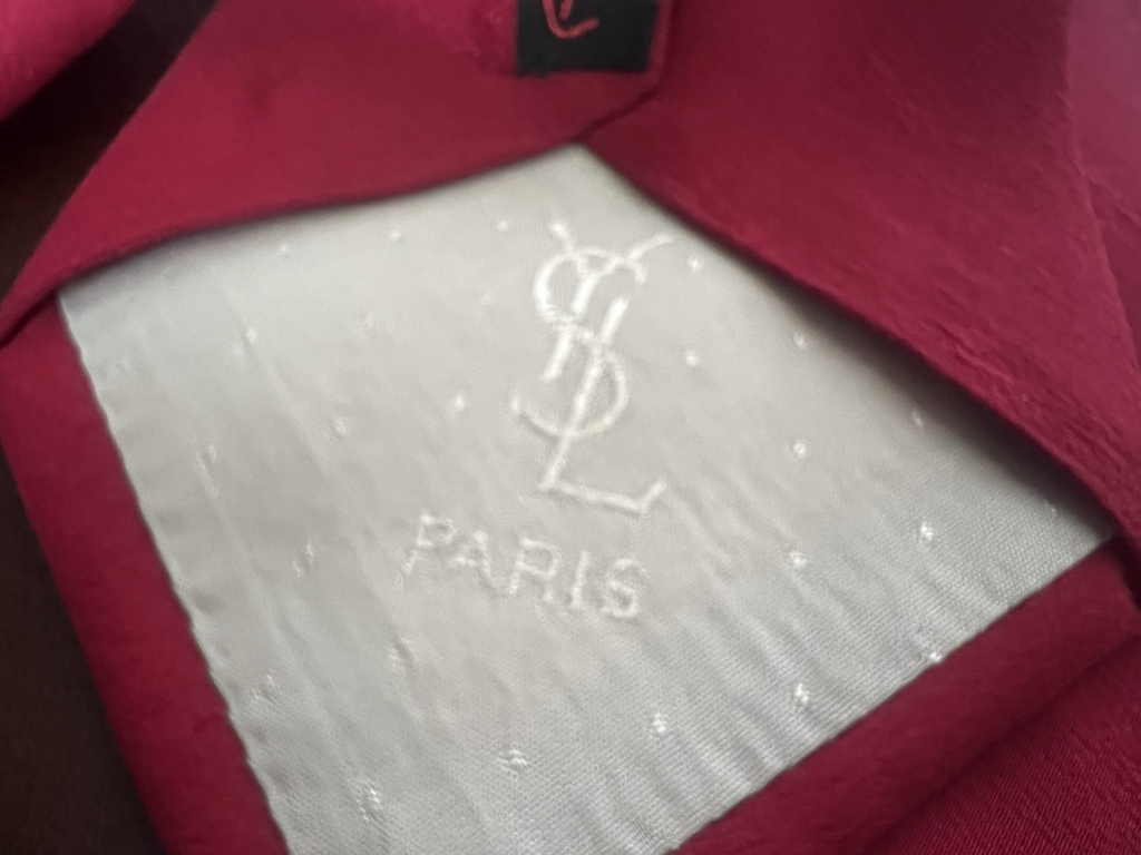 Rote YSL-Krawatte von Yves Saint Laurent, einfarbig, 100 % Seide 