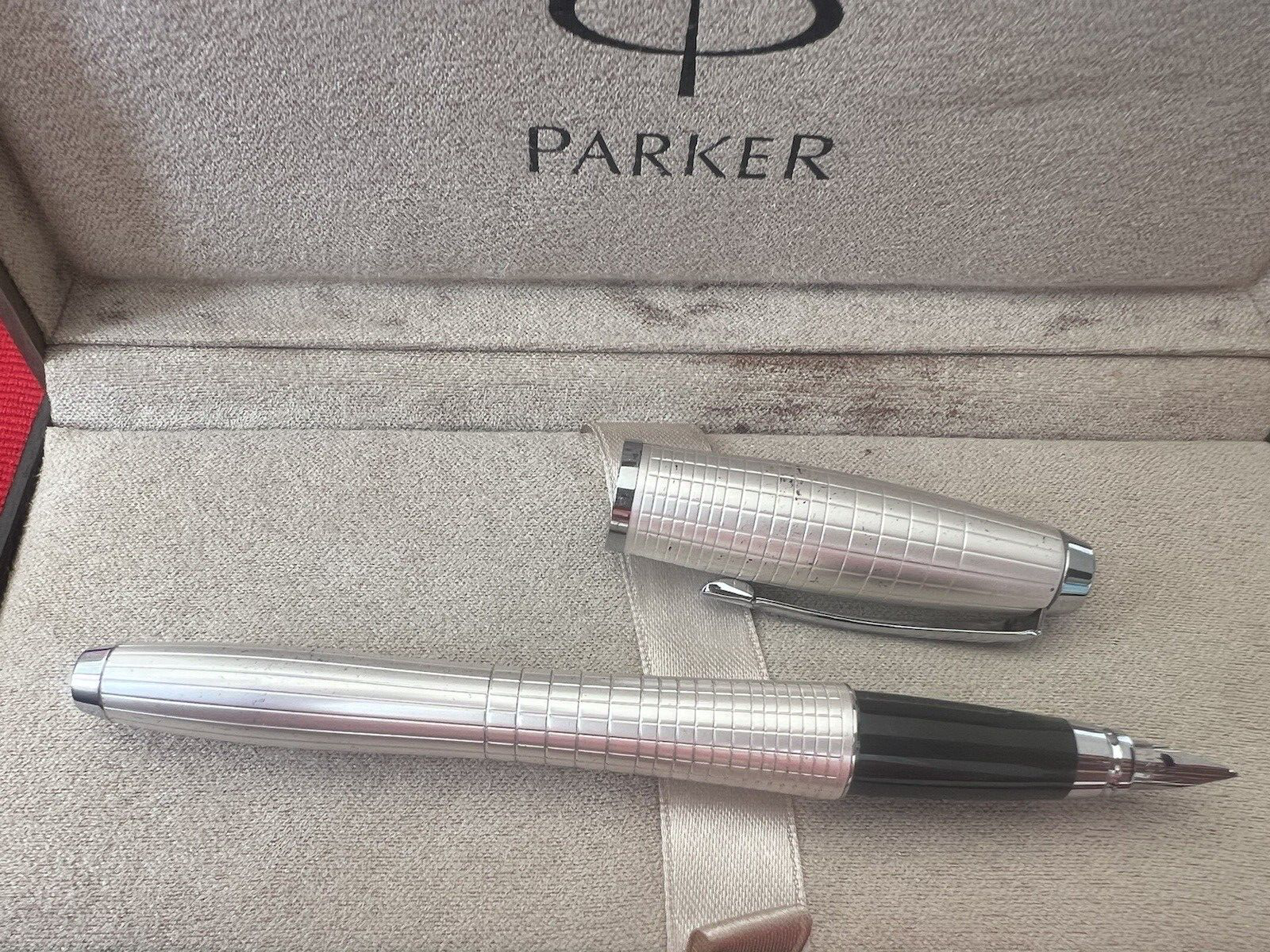 Parker Stylo-Plume Stylo à Plume Urban Premium Chrome Satiné Et Brillant Écrit