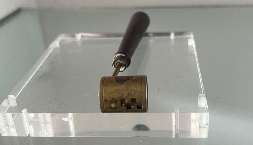 🔴 Vintage-Messbecher aus Messing mit Holzgriff für Schießpulver, ideal für die Vitrine. 