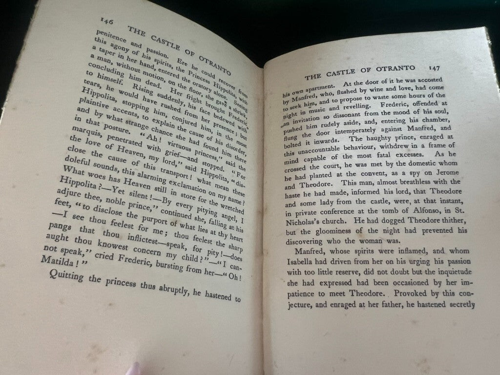 🔴 Buch DAS SCHLOSS VON OTRANTO von Caroline Spurgeton in englischer Sprache aus dem Jahr 1929 