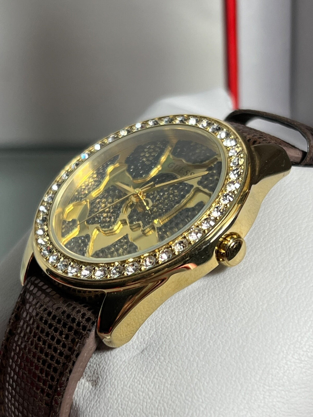GUESS Horloge Femme Mouvement à Quartz Fonctionnant Animal W0056L Boîte 