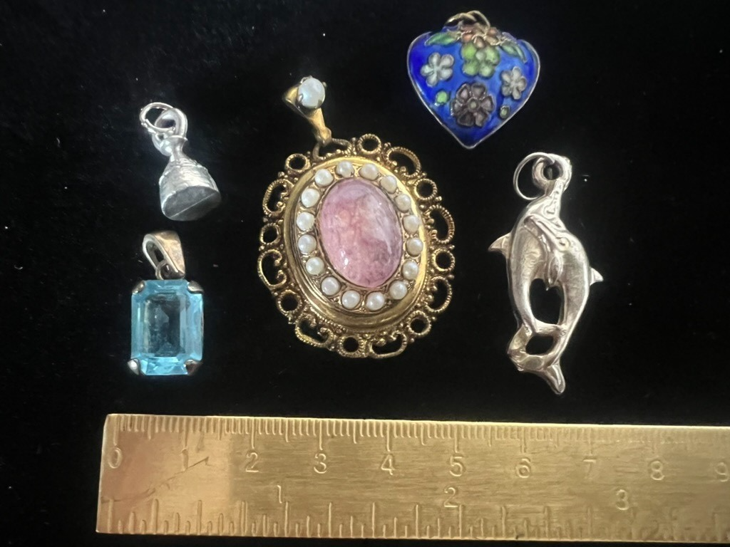 🔴 Ciondoli collana in metallo con perle pietra azzurra delfini lotto vintage