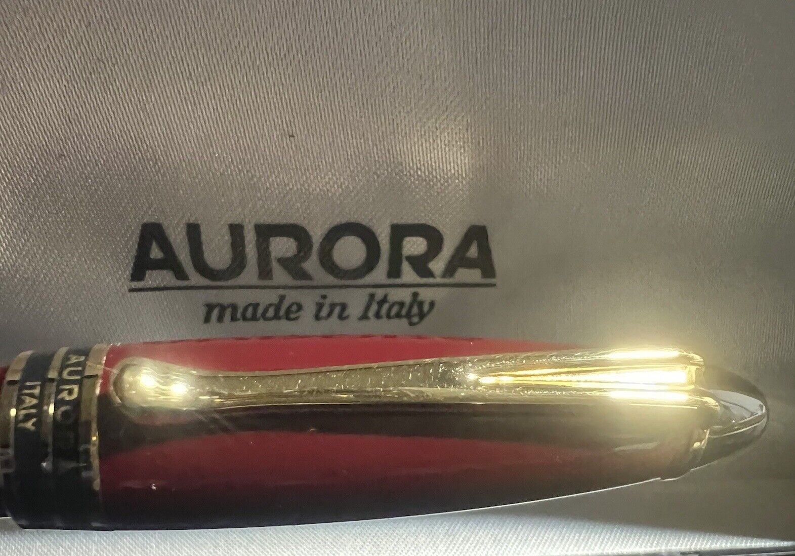 🔴 AURORA Ipsilon Kugelschreiber, bordeauxrot mit Goldverzierungen, inklusive Etui 