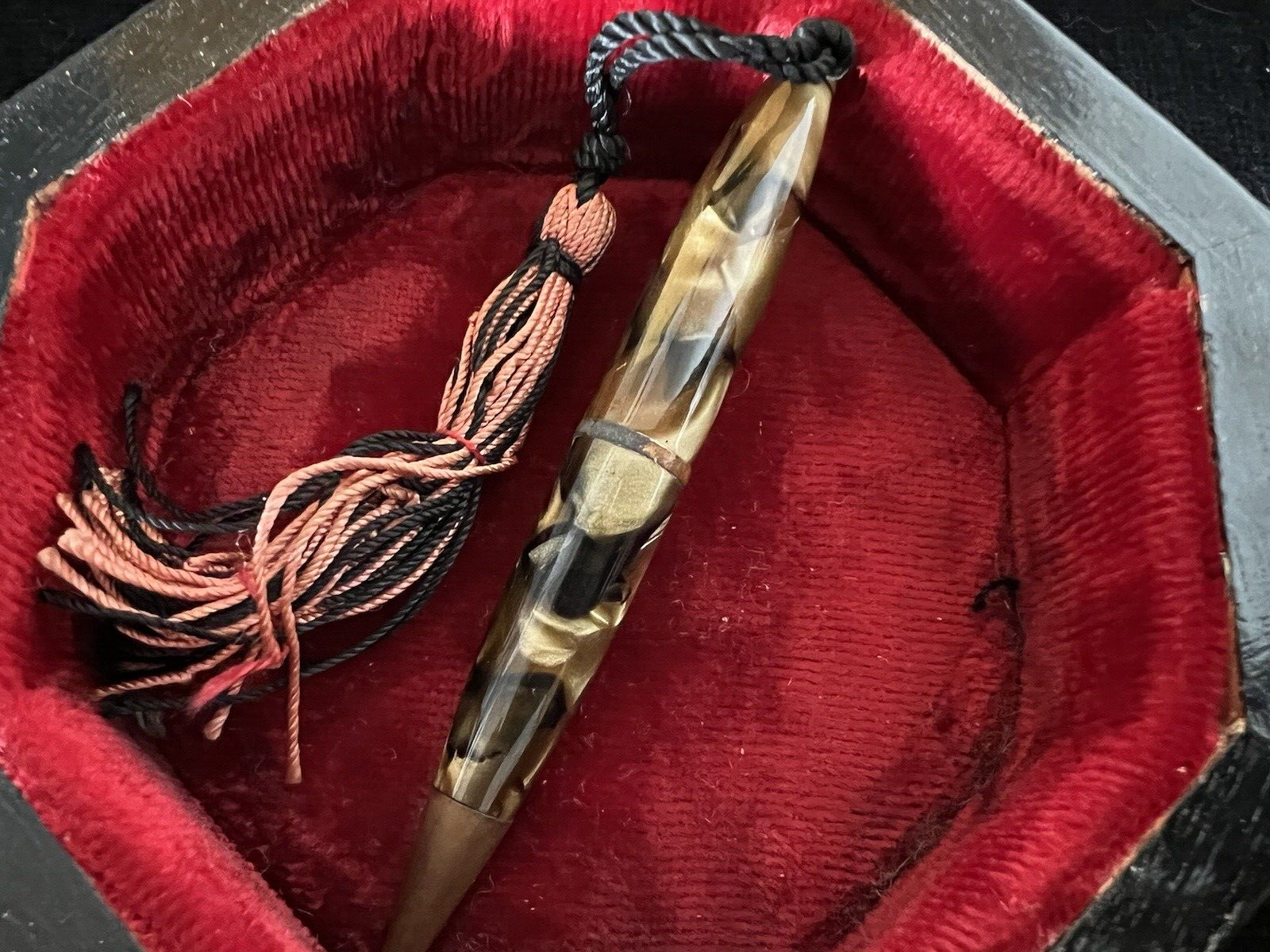 🔴 Druckbleistift aus marmoriertem Zelluloid mit Anhängerhaken, antiker Bleistift, 1930 