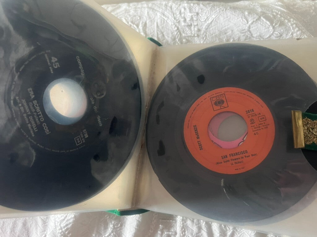 Disques 45 Tours En Album Velours Vert 33 à Collectionner Neuf Come Photo