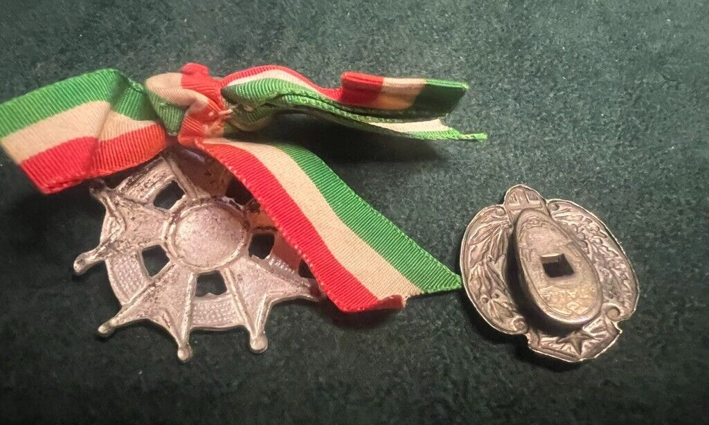 🔴 Medaglie CROCI AL MERITO e BRONZO NEMICO nastri e spille lotto unico vintage