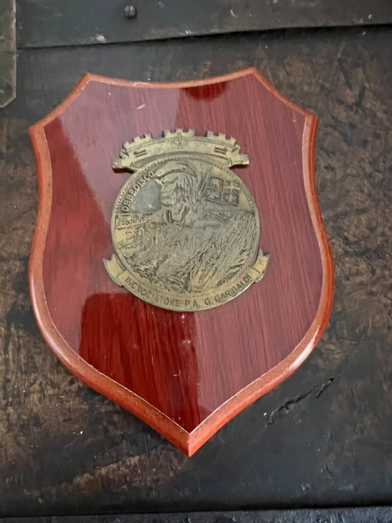 🔴 Crest MARINA ITALIANA incrociatore Garibaldi scudo legno con decoro metallo