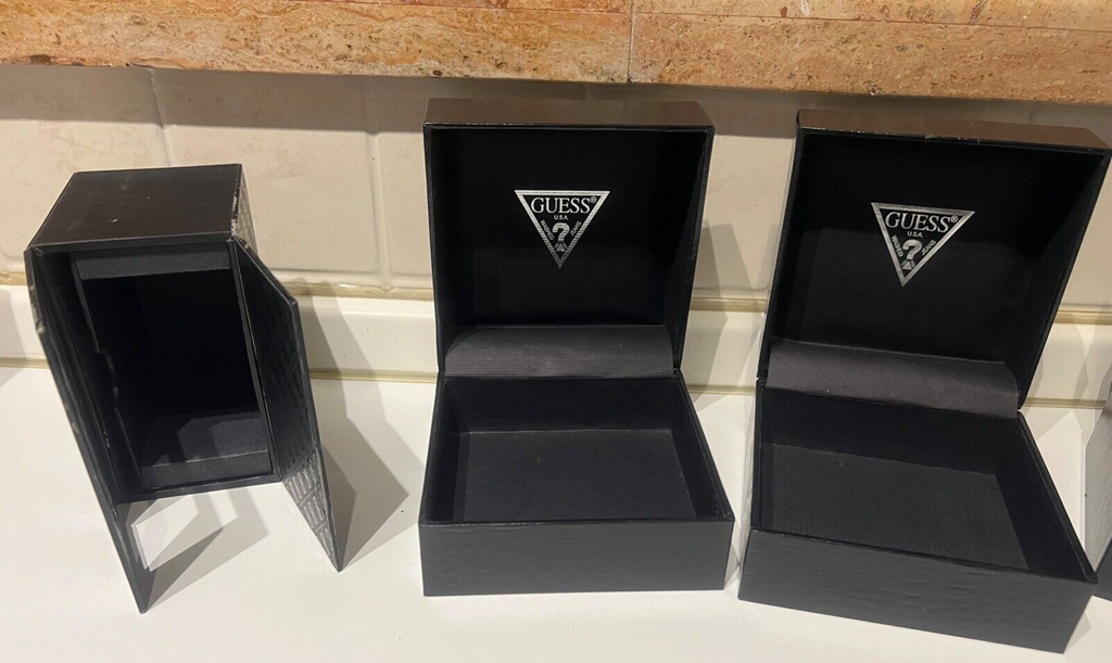 🔴 GUESS 4-teilige Uhrenboxen aus schwarzem Kunstleder (ohne Kissen) 