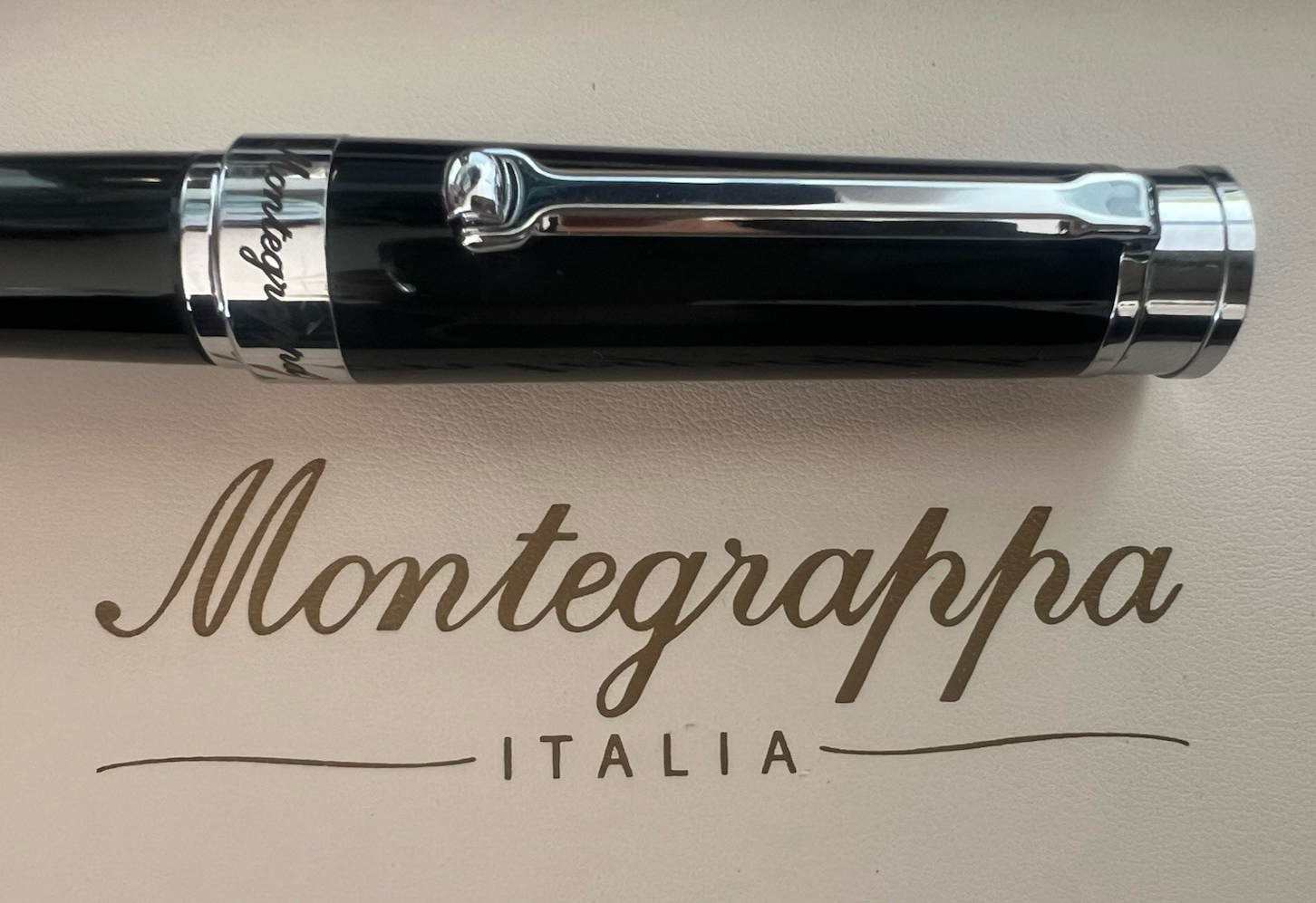 MONTEGRAPPA Kugelschreiber Parola Slim Schwarz Satinierter Stahl Und Harz NOS 