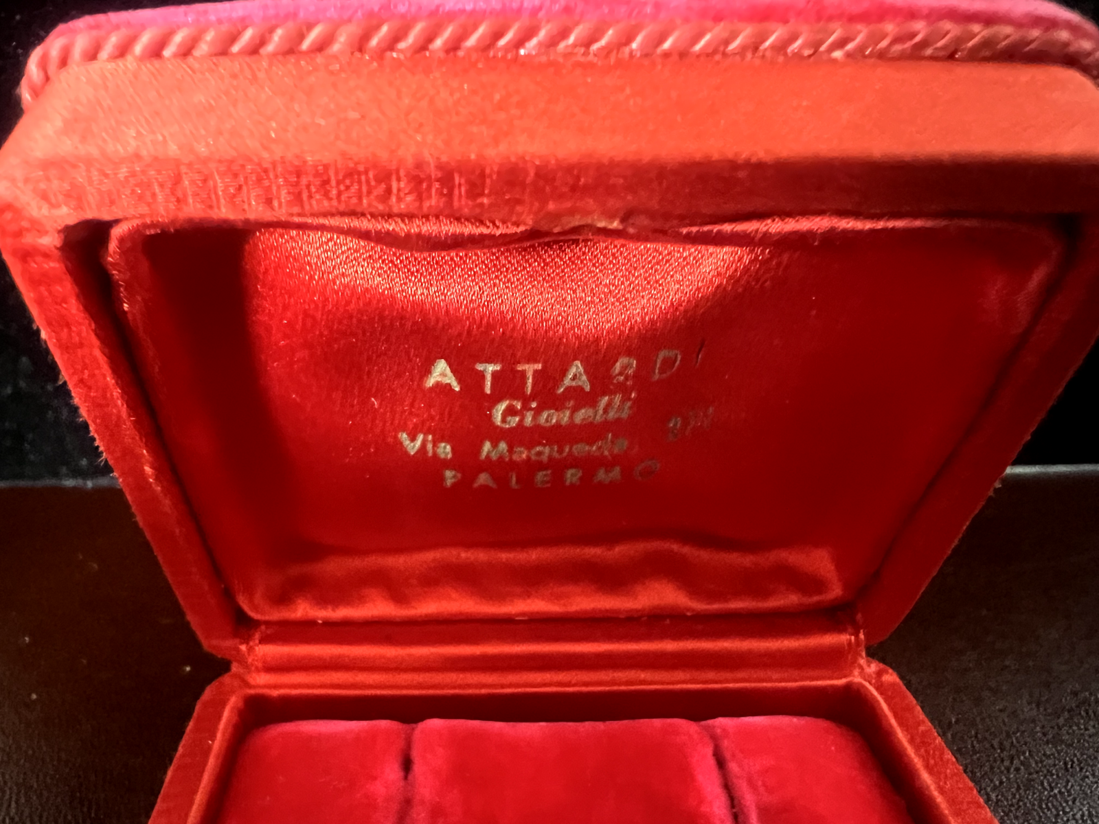 🔴 Sehr elegante Vintage-Ohrringbox aus rotem Samt 