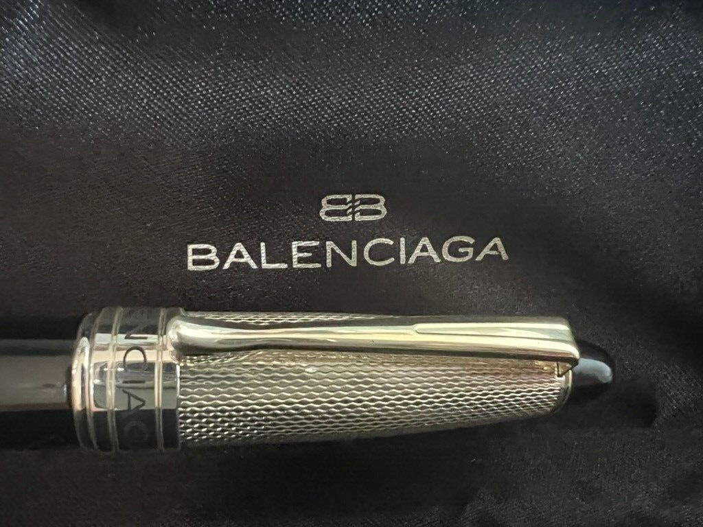 Balenciaga Stylo-Plume Stylo à Plume Laque Noire A Cartouche Iridium Point 