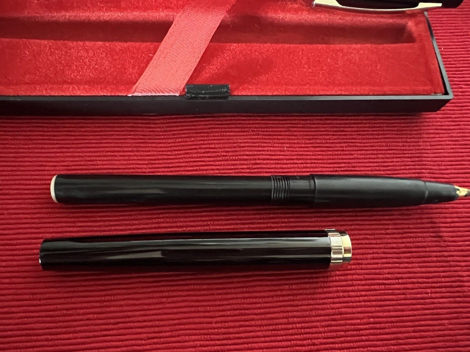 PENTEL Bolígrafo Roller Excalibur Laca Negra Con Instrucciones Y Estuche