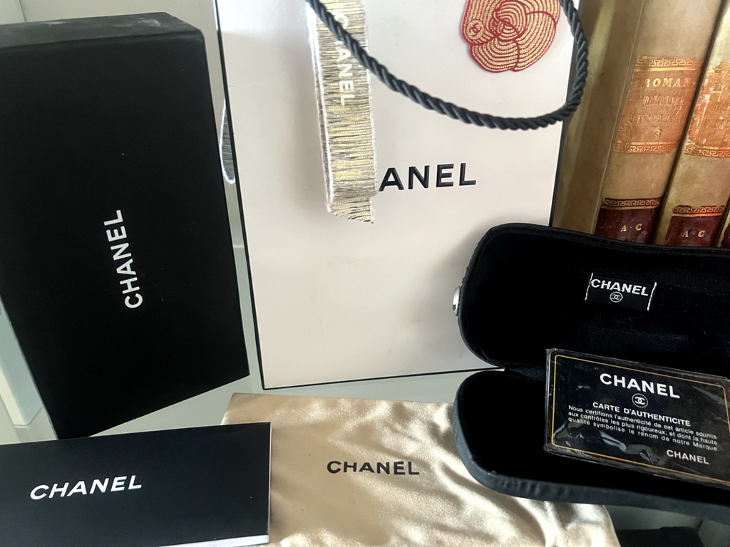 Brillenetui CHANEL Scheide Garantiehinweise gegen Box voll 
