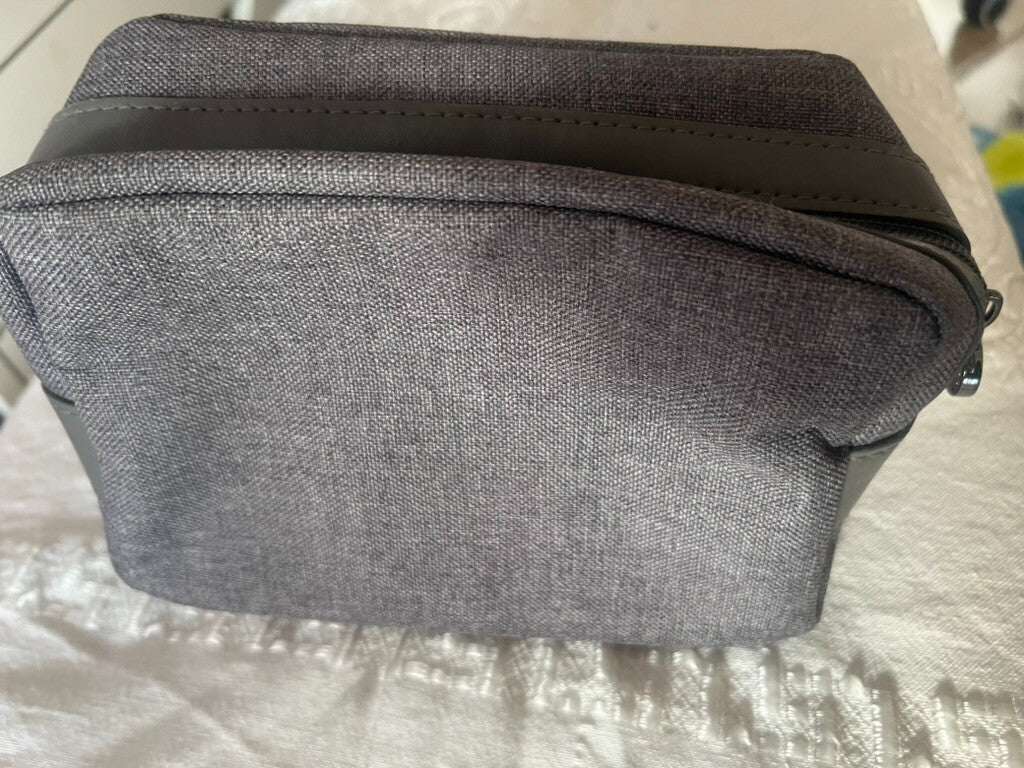 🔴 BULGARI Emirates travel fabric makeup bag 17x7.5 h 12 