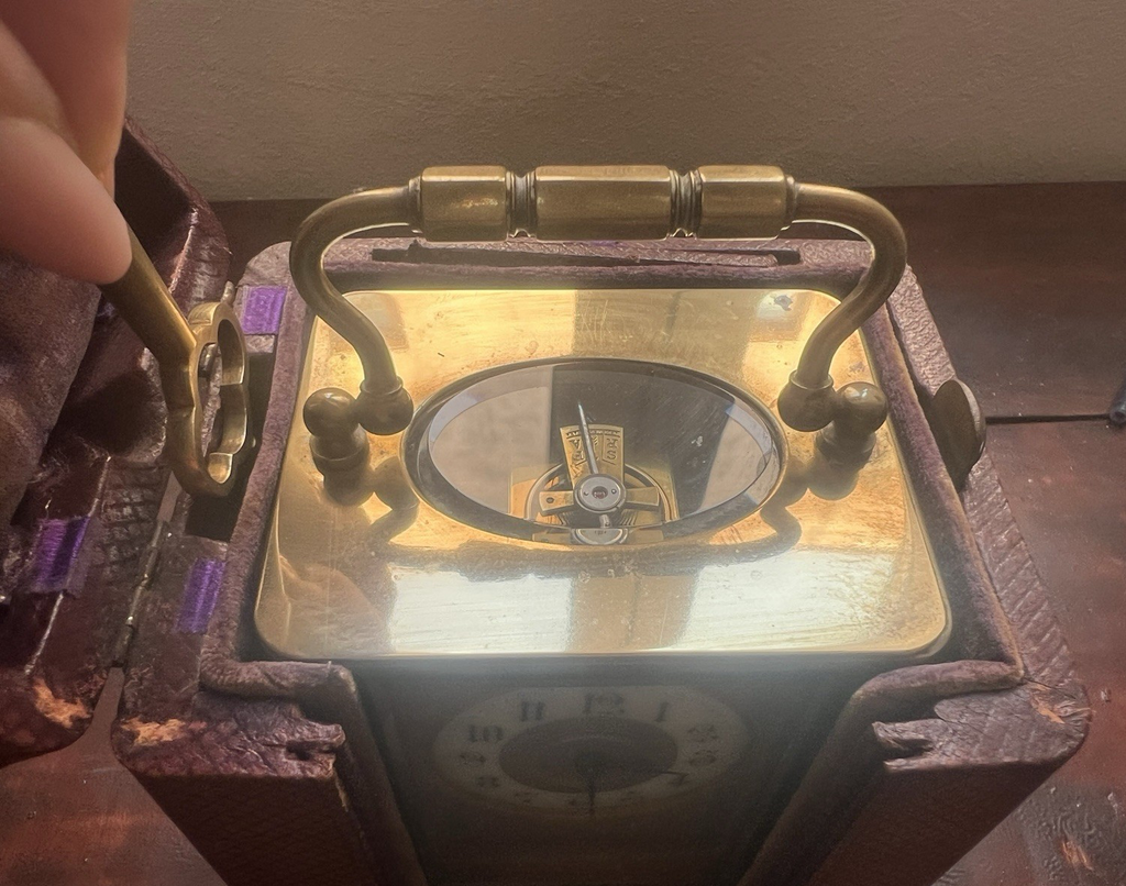 🔴 Antike französische Reiseuhr mit Handaufzug, Capuchin, 19. Jahrhundert