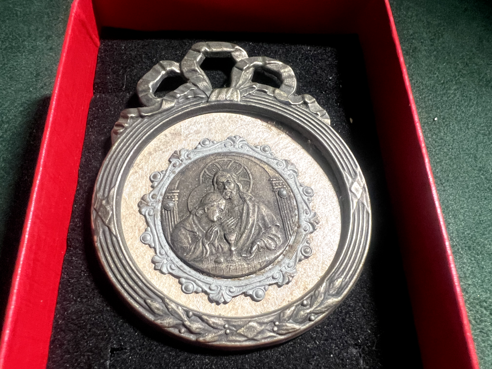 🔴 Ciondolo medaglione religioso prima comunione in metallo vintage