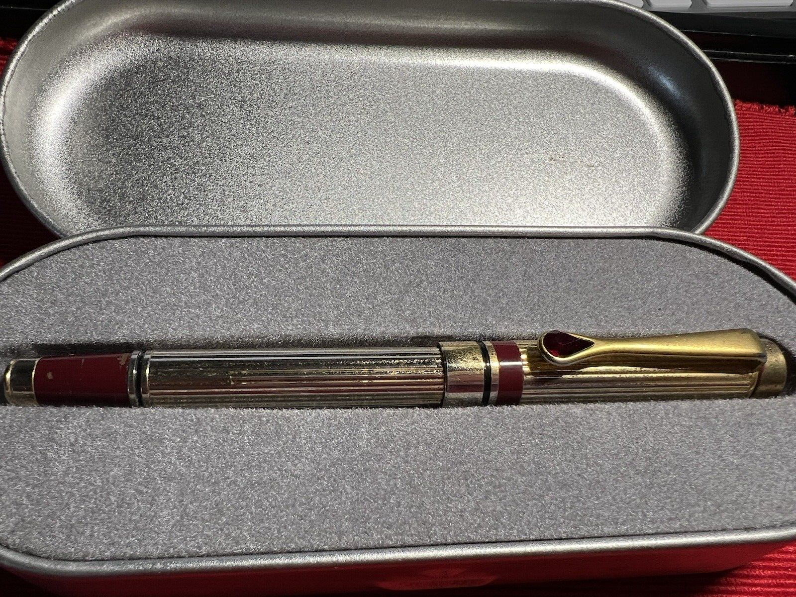 🔴 Vintage-Füllfederhalter, vergoldet, mit rotem Stein, Iridiumfeder, Strichstärke 4 