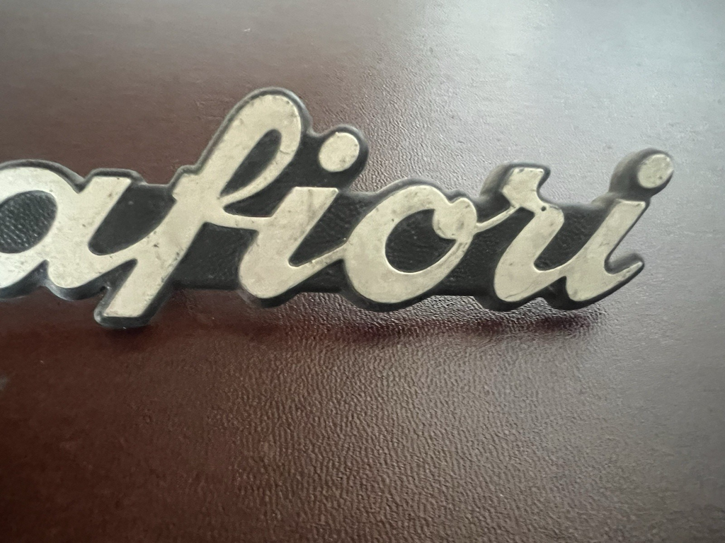 🔴 FIAT 131 stemma auto SUPERMILLEFIORI emblema logo scritta metallo vintage