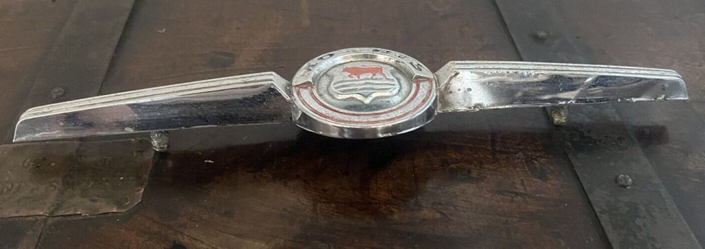 Red MORRIS Car Emblem Badge Logo Metal Plate L 25 E