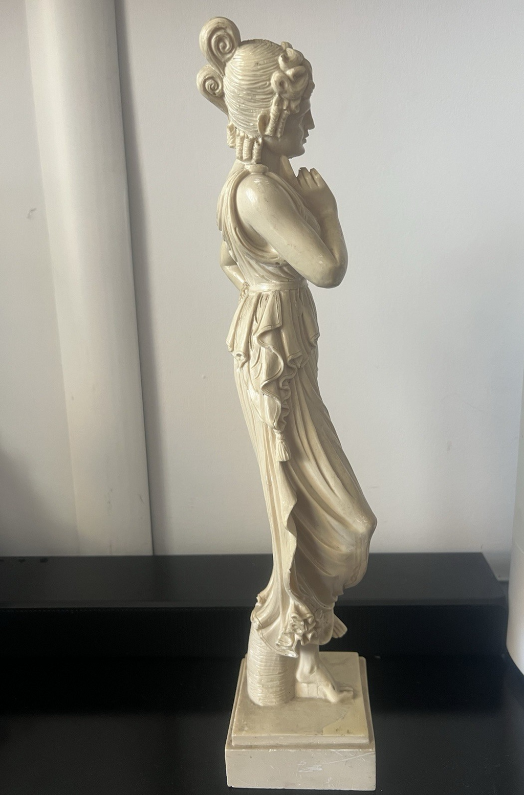 🔴 Griechische Göttinnenstatue, Marmorstaub, RB-verarbeitete Drapierungen, Höhe 44 cm, Italien, Vintage