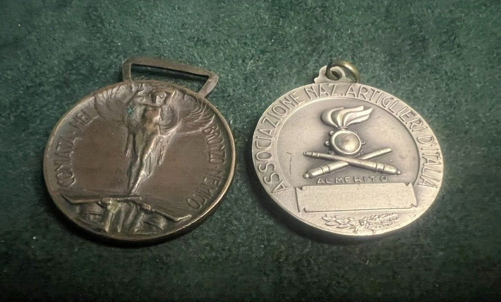 🔴 Medaglie CROCI AL MERITO e BRONZO NEMICO nastri e spille lotto unico vintage
