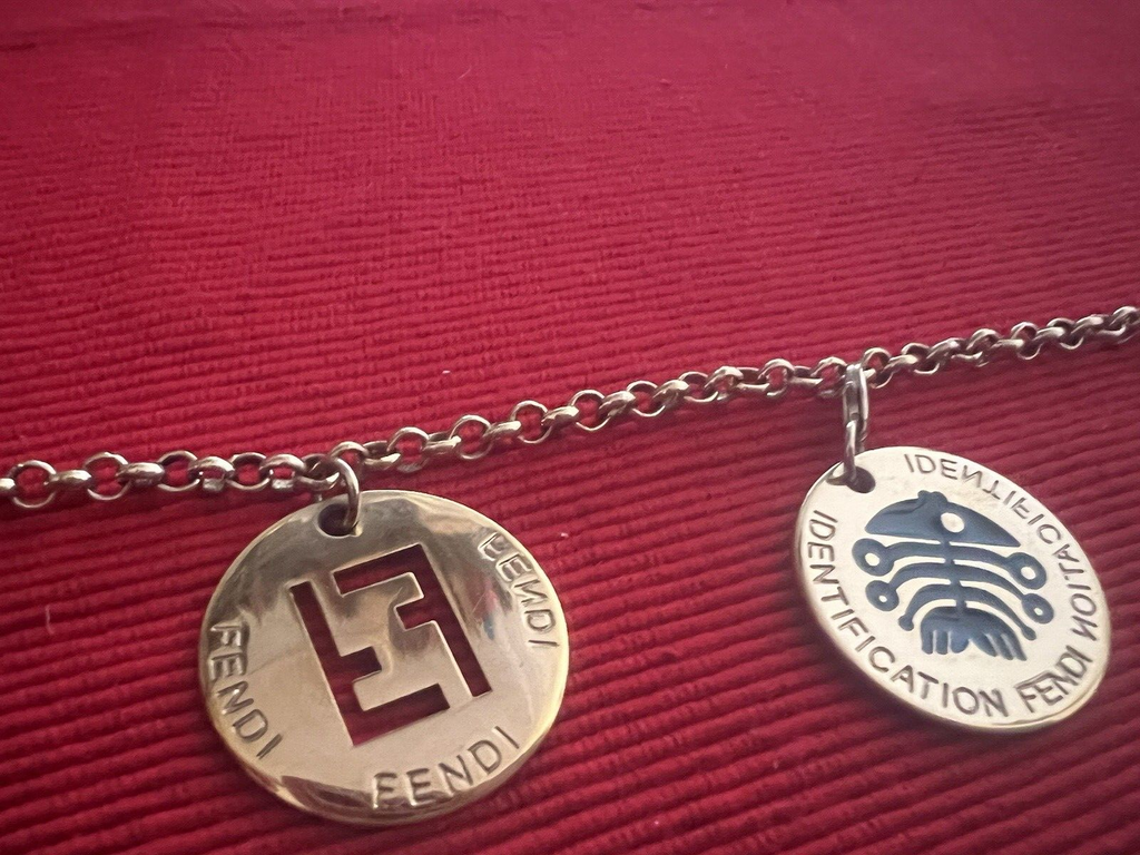 Fendi Bracelet Identification Bracelet Pendentifs Charms Monogramme Cœur