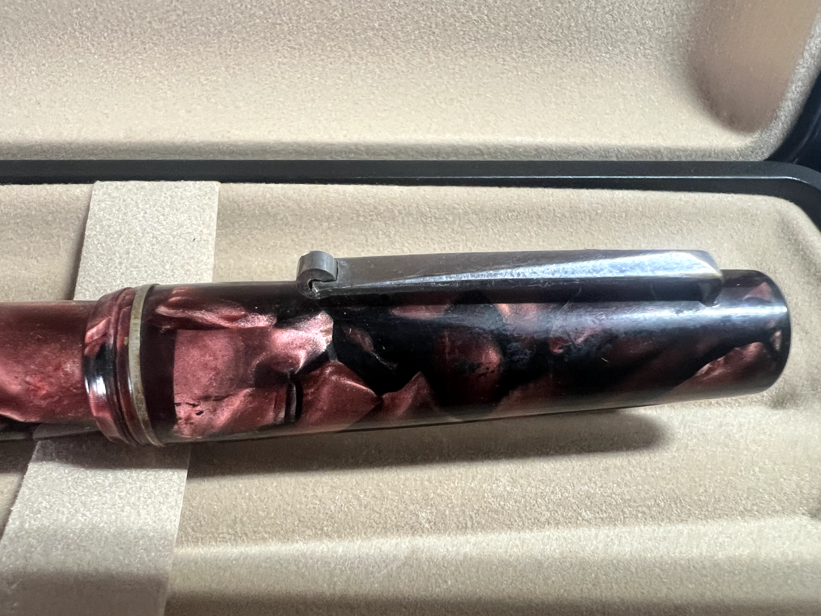 🔴 Roter Zelluloid-Füllfederhalter mit Druckknopf und Goldfeder, schreibt im Vintage-Stil 