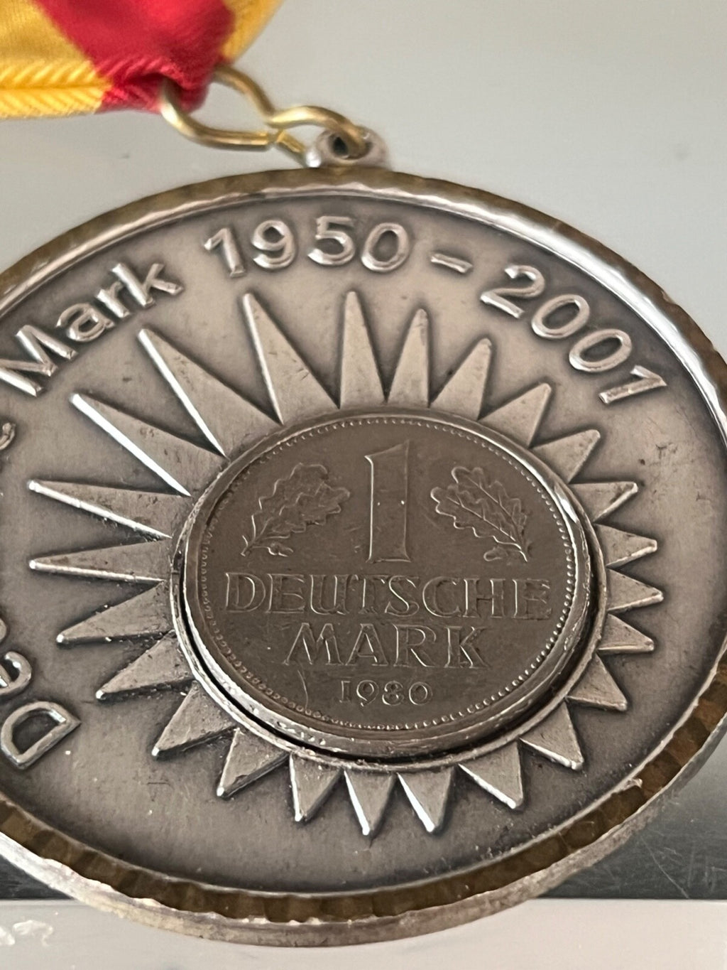 🔴 MARCO TEDESCO medaglia metallo argentata con nastrino e spilla VINTAGE