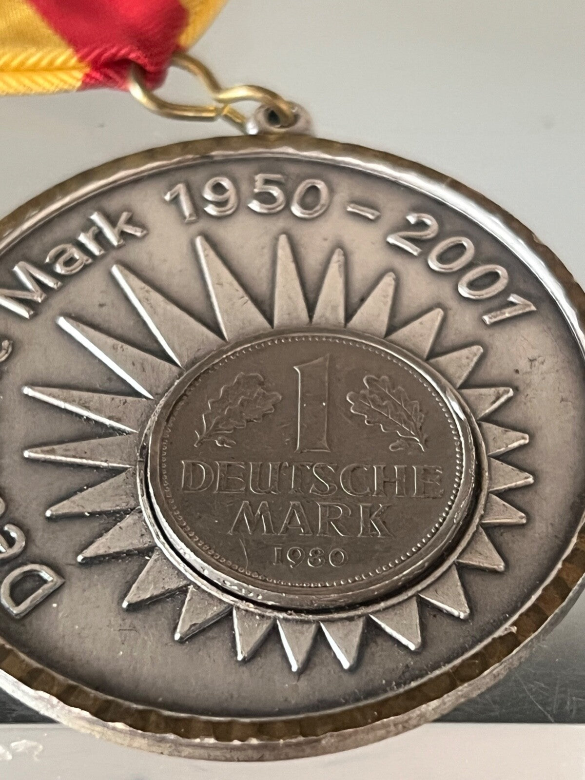 🔴 MARCO TEDESCO medaglia metallo argentata con nastrino e spilla VINTAGE